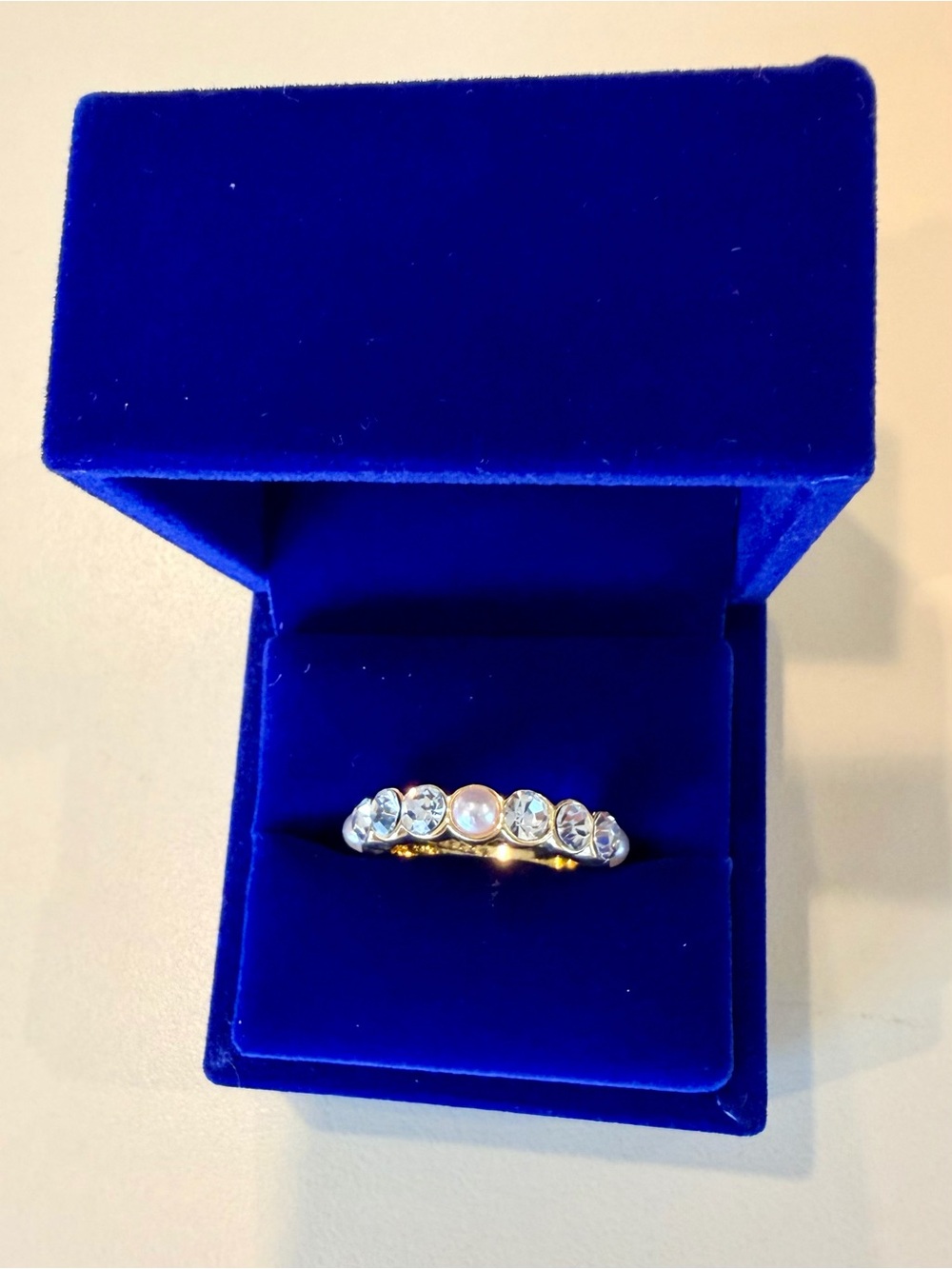Kurt Geiger London Crystal Faux Pearl & Gold Eternity Band Ring NWT - Picture 3 of 8